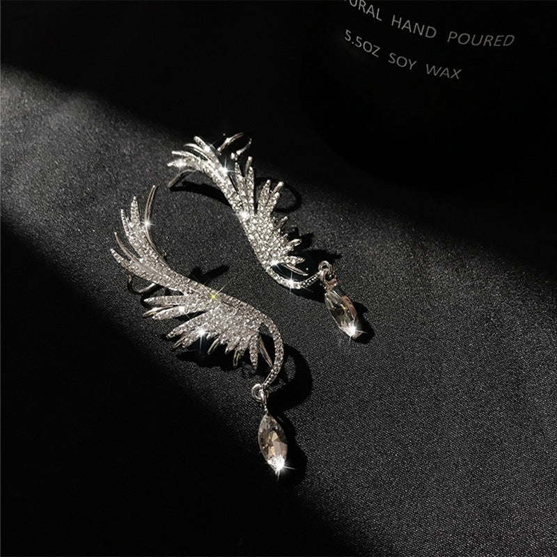 Boucles d’Oreilles Ailes Cristal – Éclat Céleste & Pampilles