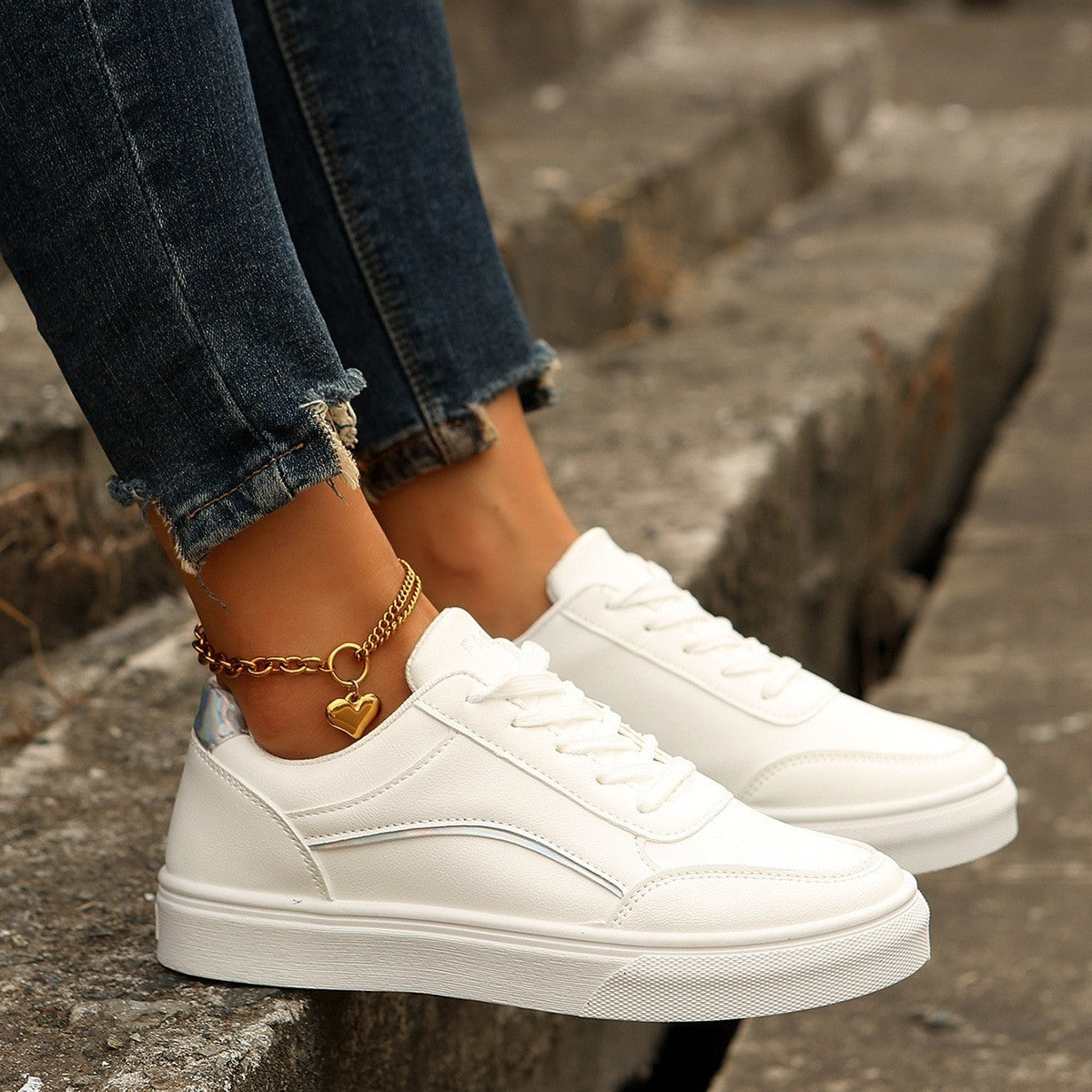 Baskets Aura – Chaussures Plates à Lacets au Style Moderne