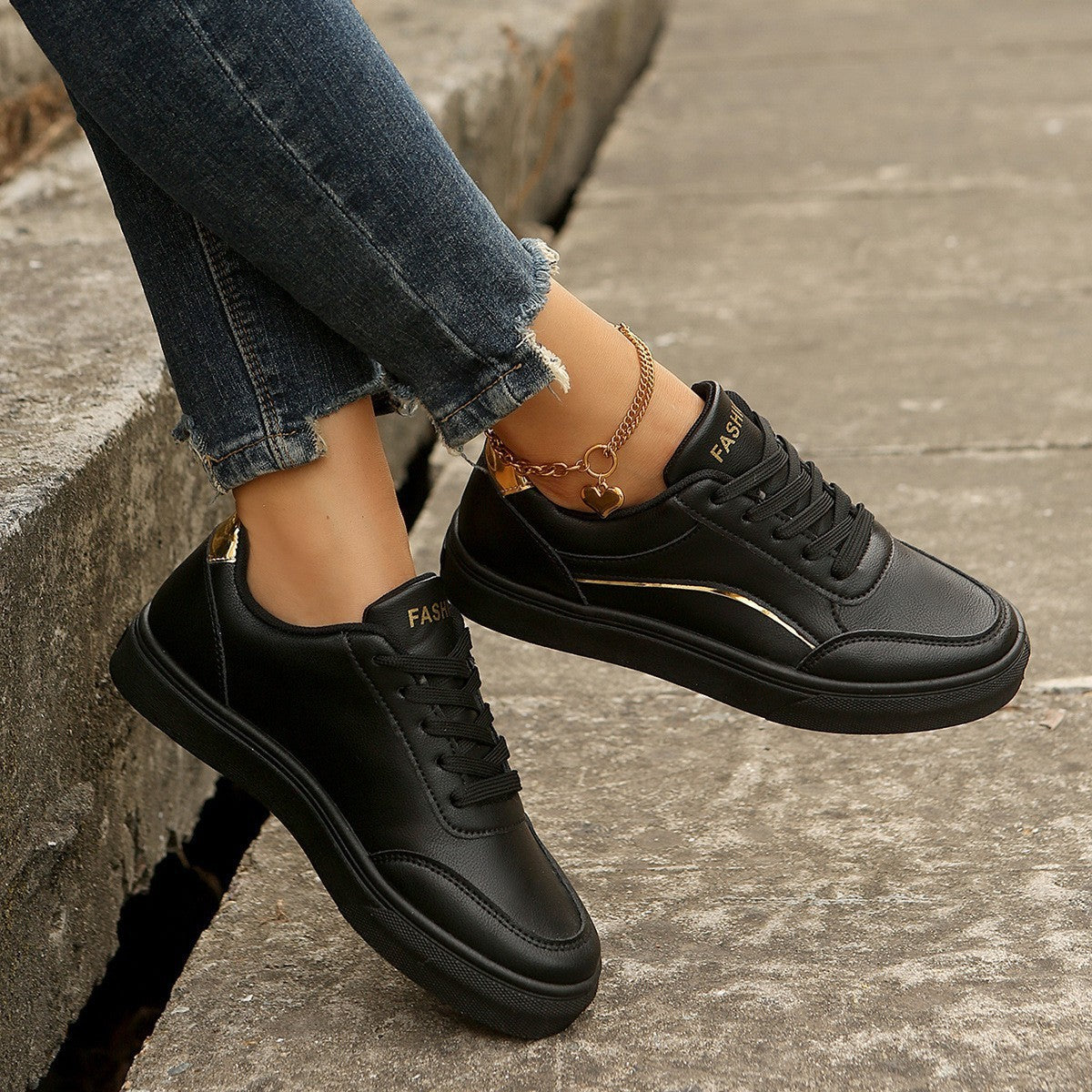Baskets Aura – Chaussures Plates à Lacets au Style Moderne