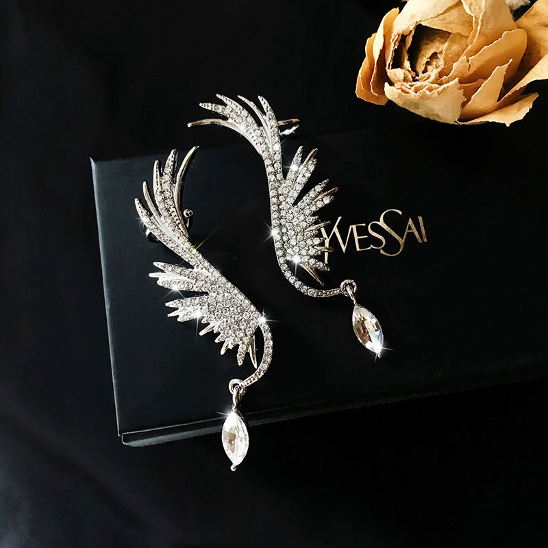 Boucles d’Oreilles Ailes Cristal – Éclat Céleste & Pampilles